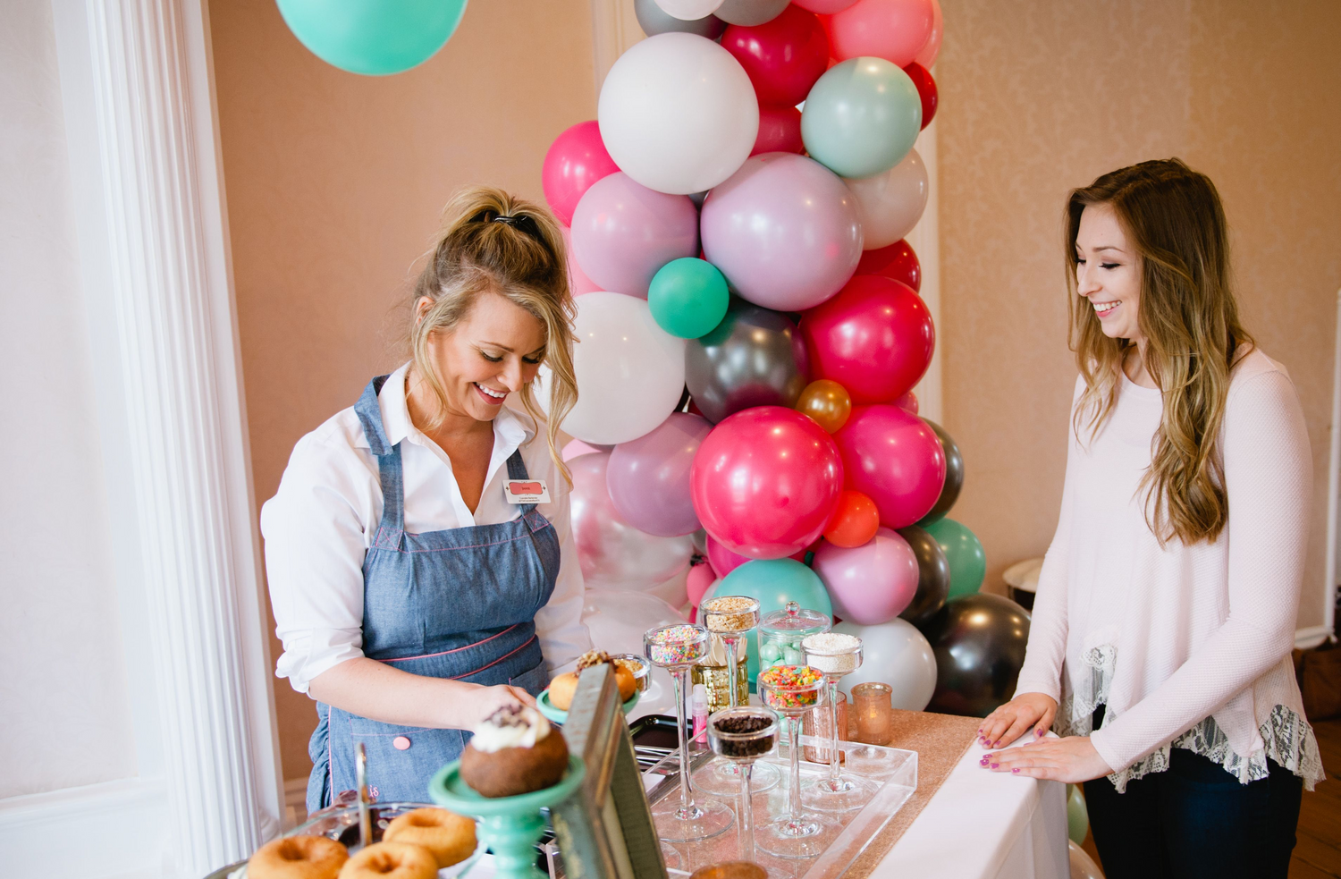 Woman serves custom donut to guest at a wedding in Austin, Texas